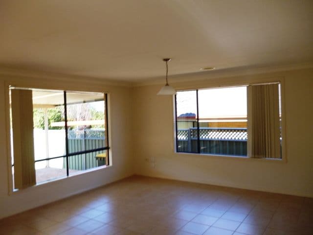10 Mahogany Court, Orange - Thumbnail 3