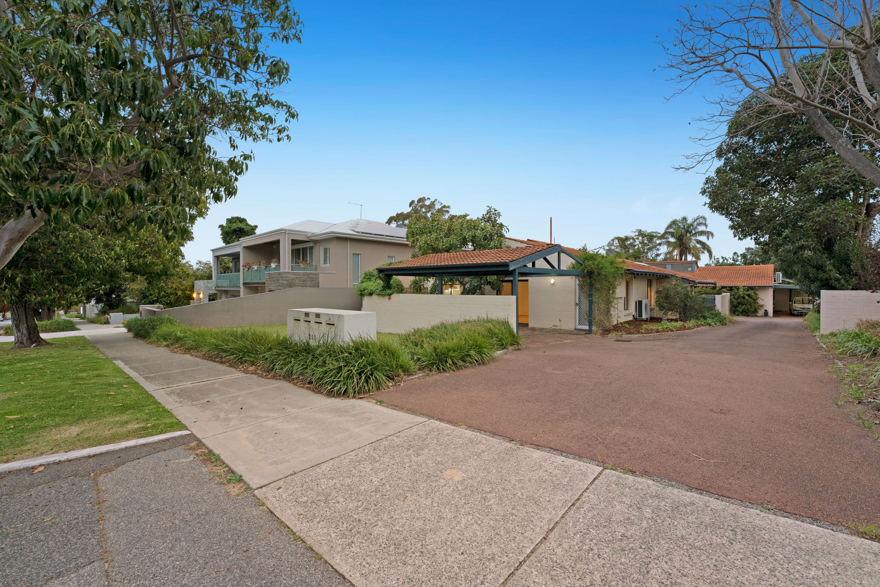 211 Labouchere Road, Como WA 6152, Como - Thumbnail 2