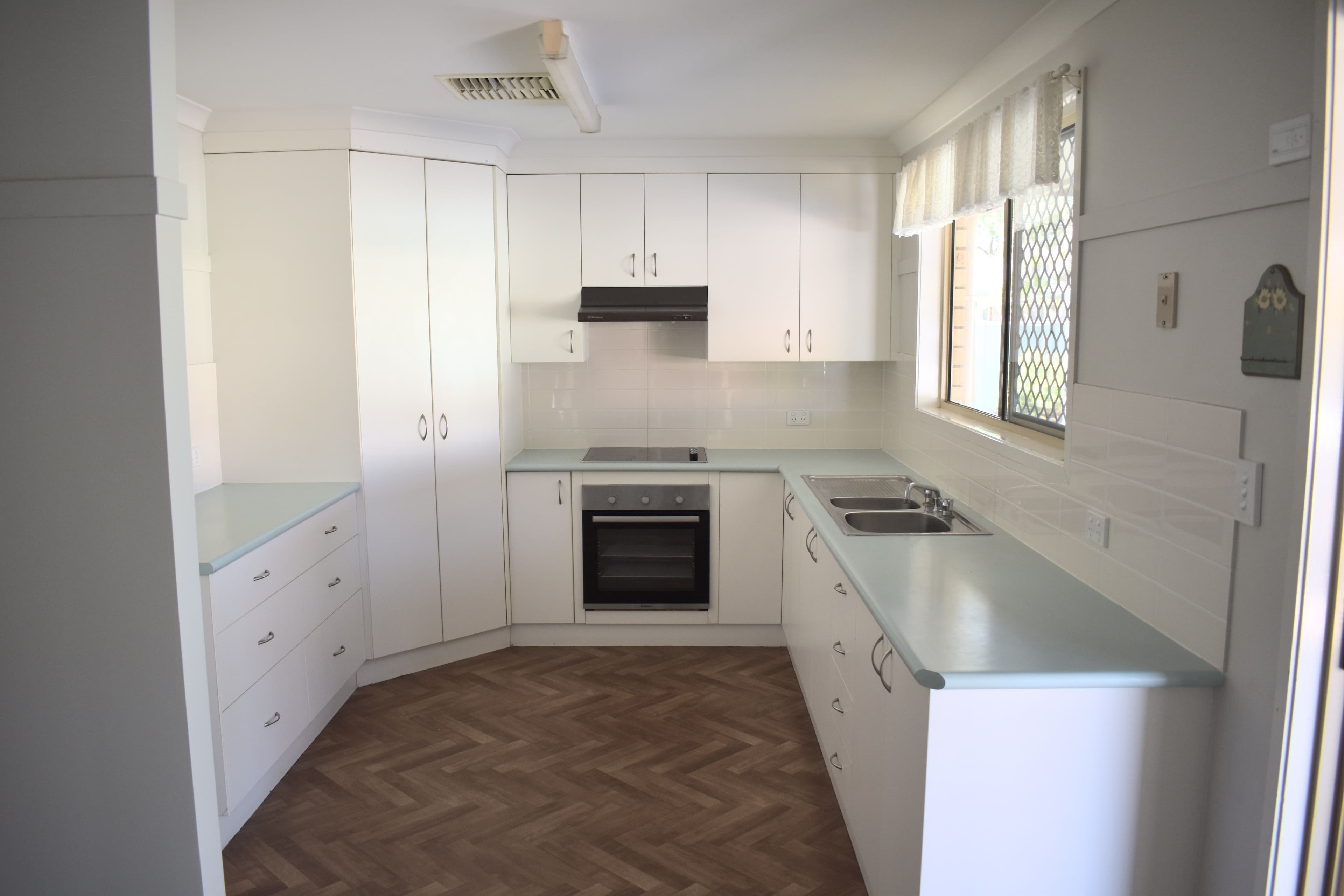 14 Waldby Court, Emerald QLD 4720, Emerald - Thumbnail 3
