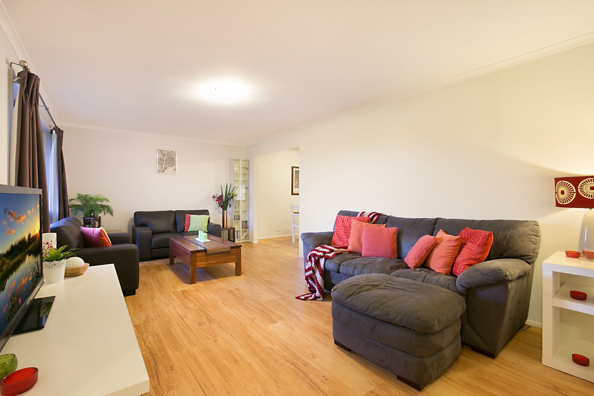 8 GRANDVALLEY Drive, Chirnside Park, Chirnside Park - Thumbnail 2