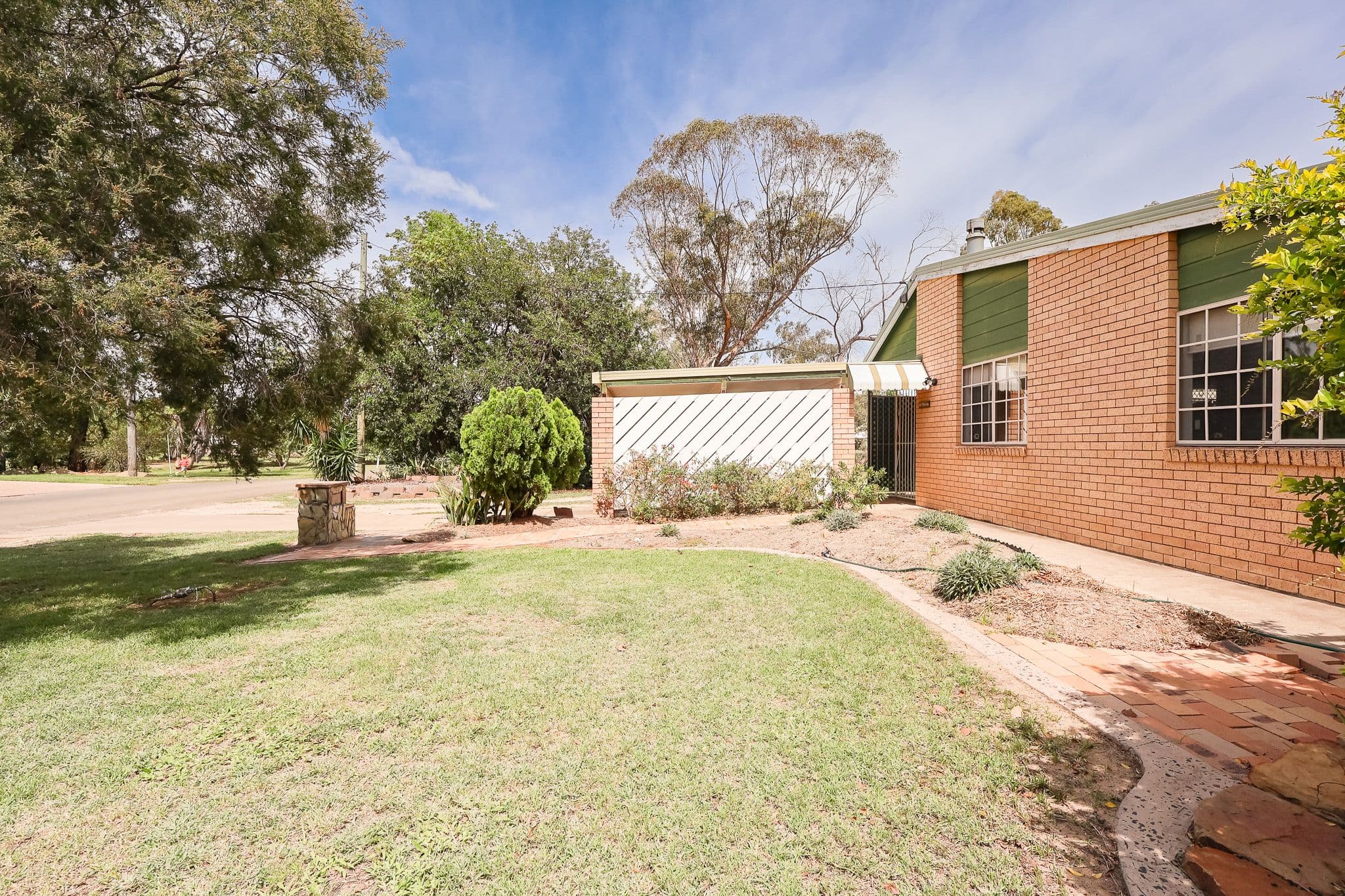 25 Alexander Avenue, Roma QLD 4455, Roma - Thumbnail 2