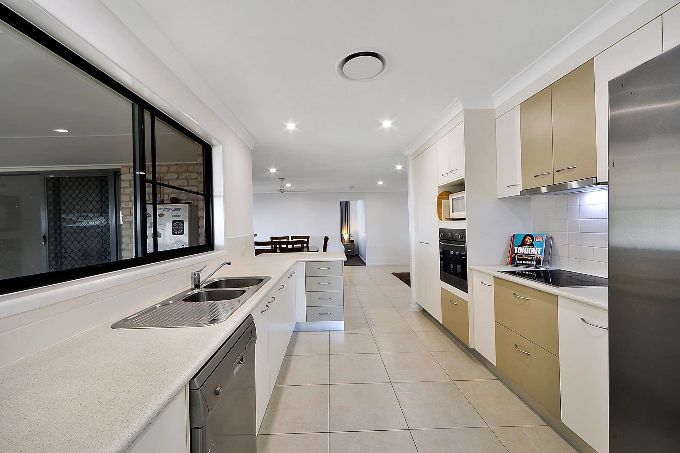 16 Back Hill Drive, Coral Cove QLD 4670, Coral Cove - Thumbnail 8