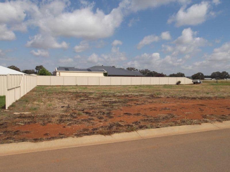 39-41 Chisnall Street, COROWA NSW 2646, Corowa - Thumbnail 2