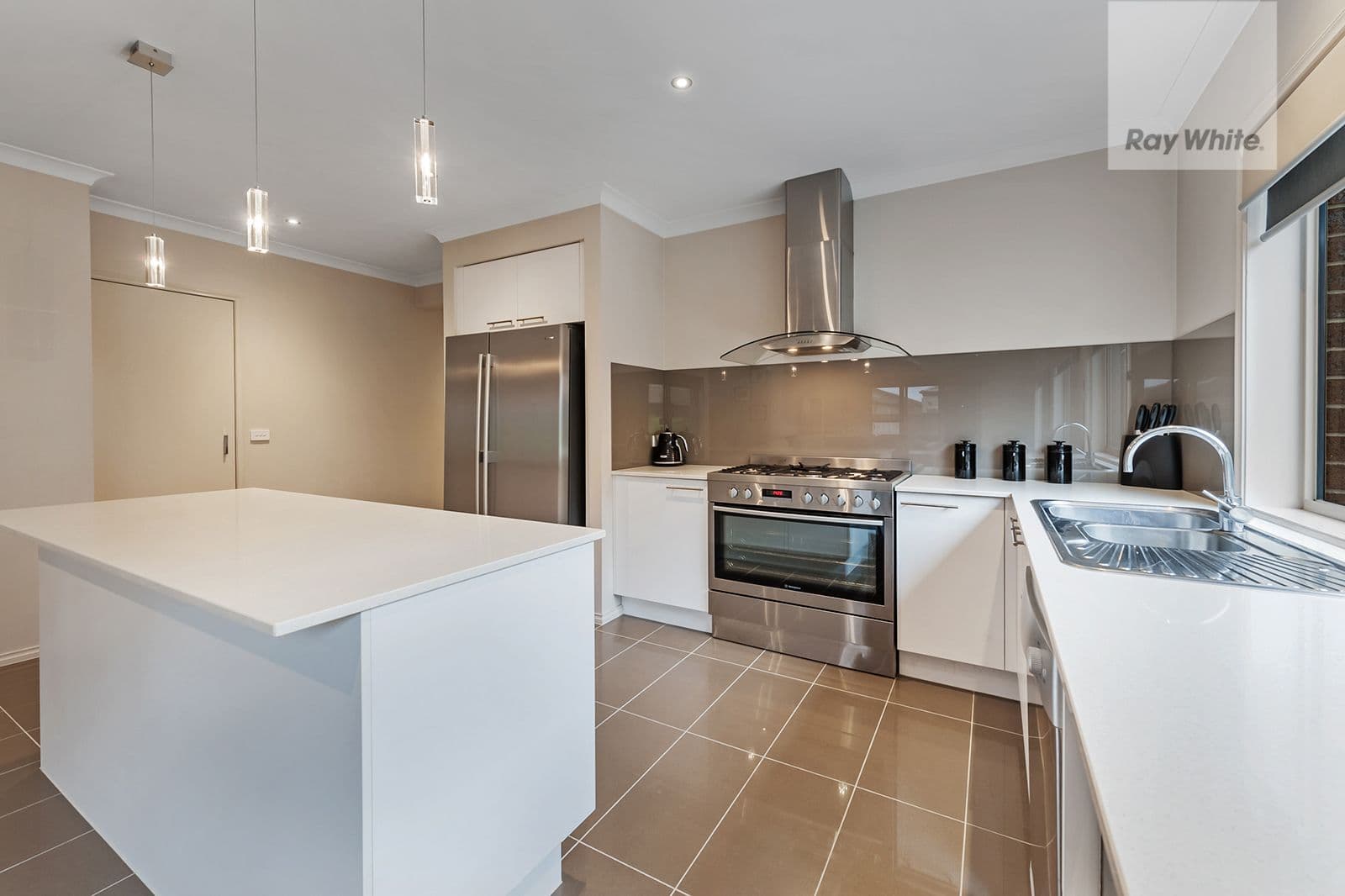152 Newbury Boulevard, Craigieburn VIC 3064, Craigieburn - Thumbnail 2