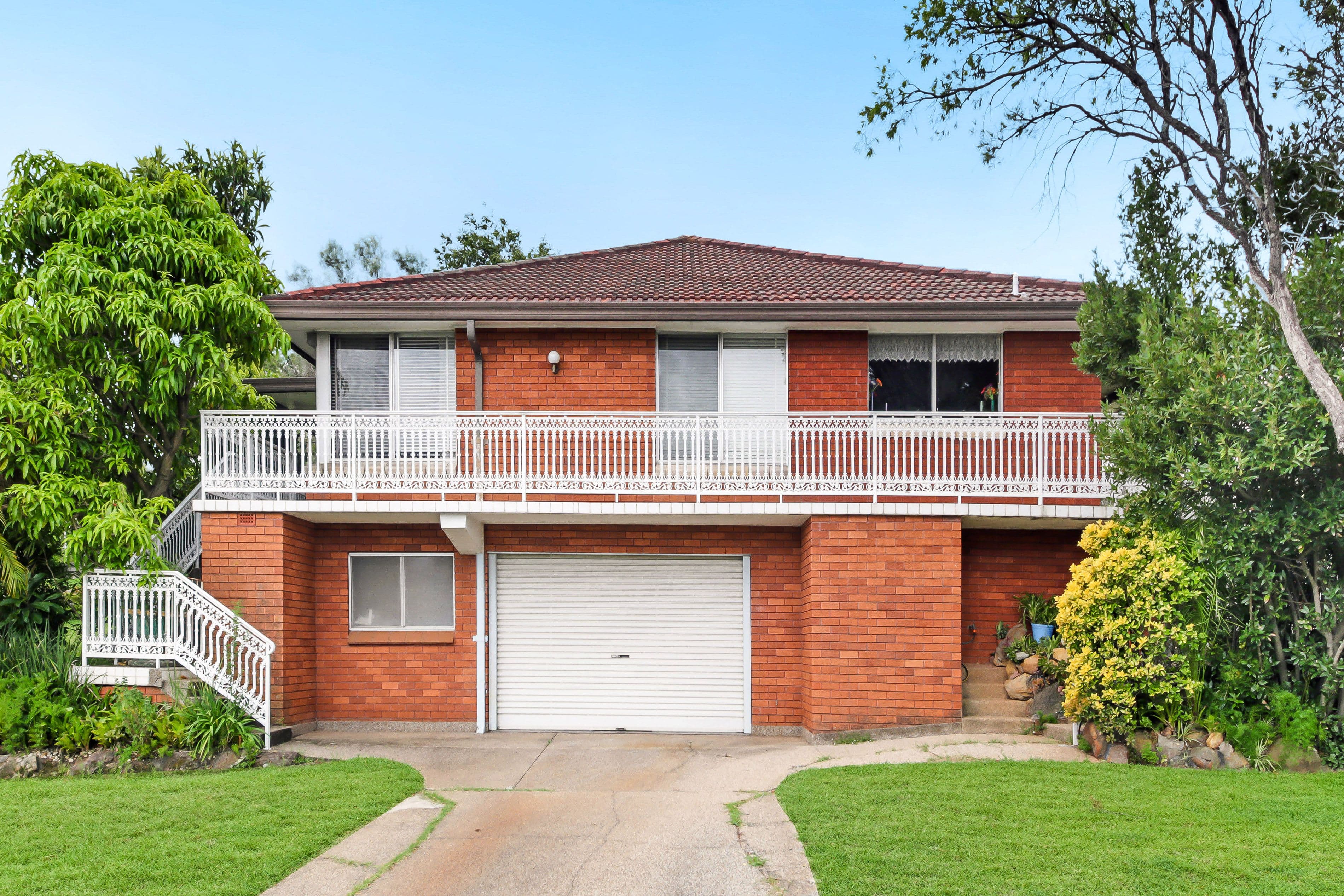 10 Saric Avenue, Georges Hall - Image 1