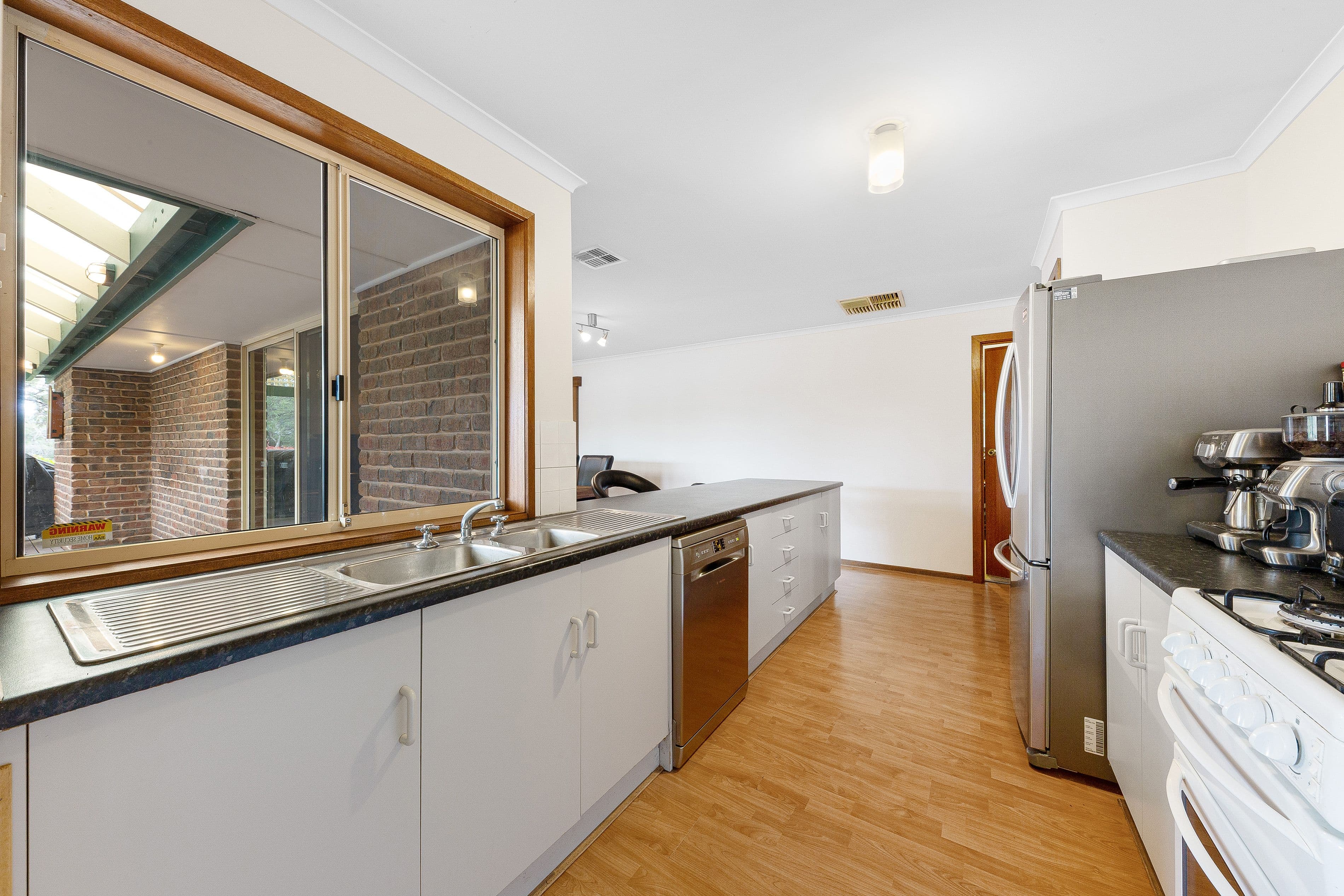 15 Lindsay Avenue, Valley View SA 5093, Valley View - Thumbnail 5