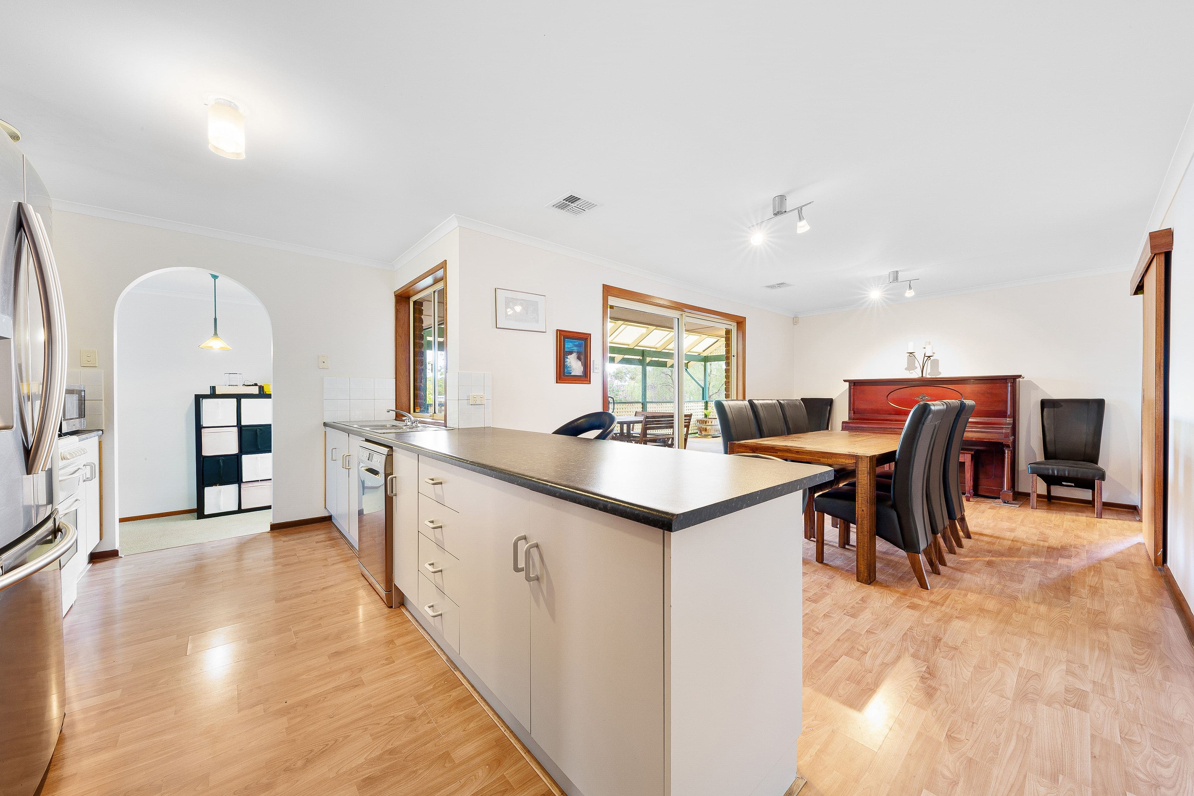 15 Lindsay Avenue, Valley View SA 5093, Valley View - Thumbnail 6