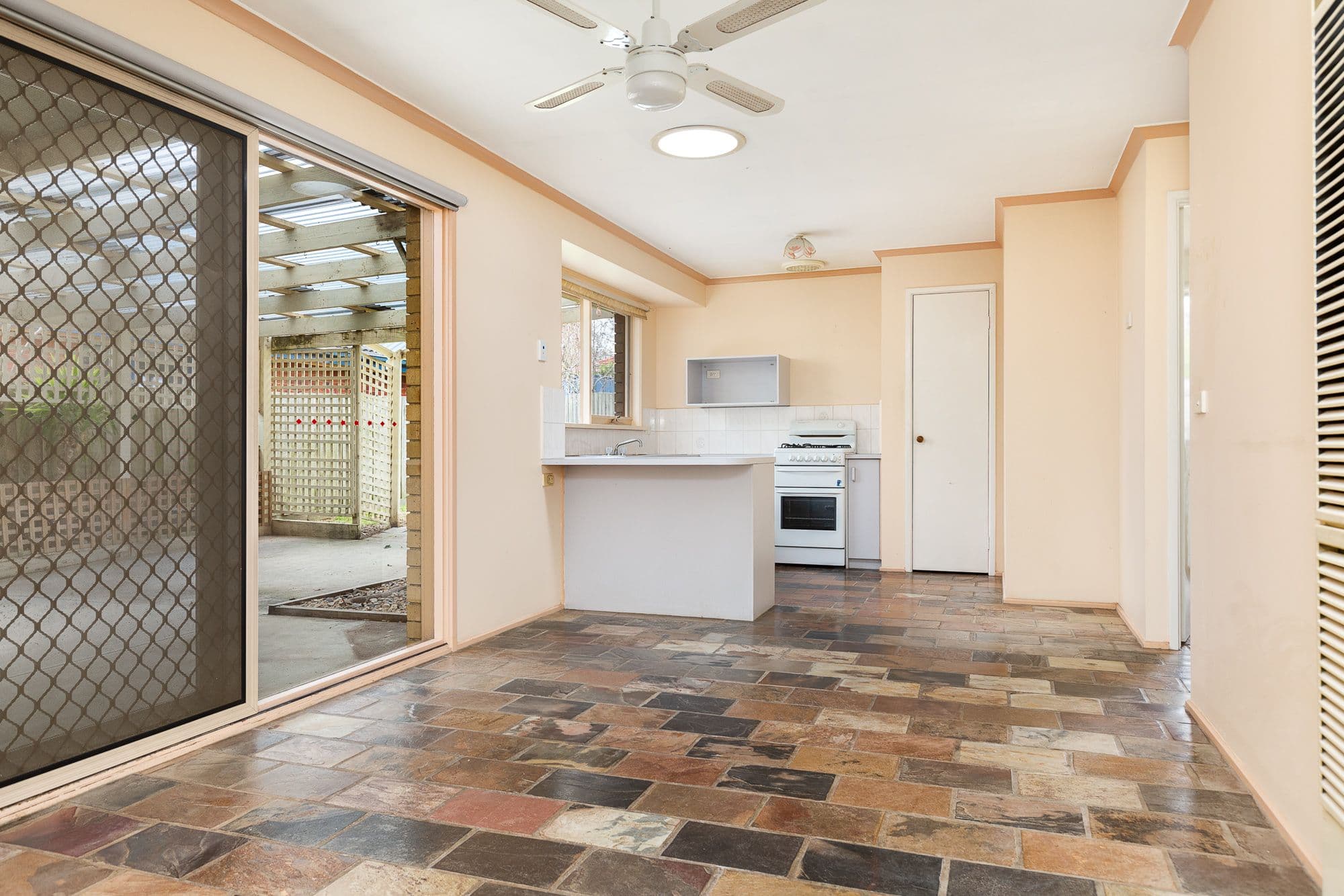 22 Leonard Avenue, Berwick VIC 3806, Berwick - Thumbnail 2