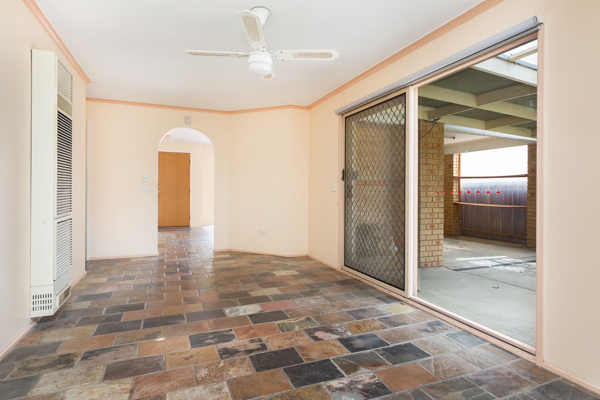 22 Leonard Avenue, Berwick VIC 3806, Berwick - Thumbnail 4