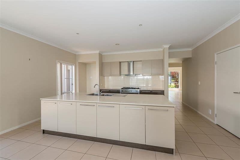 7 Satinay Parade, North Lakes QLD 4509, North Lakes - Thumbnail 3