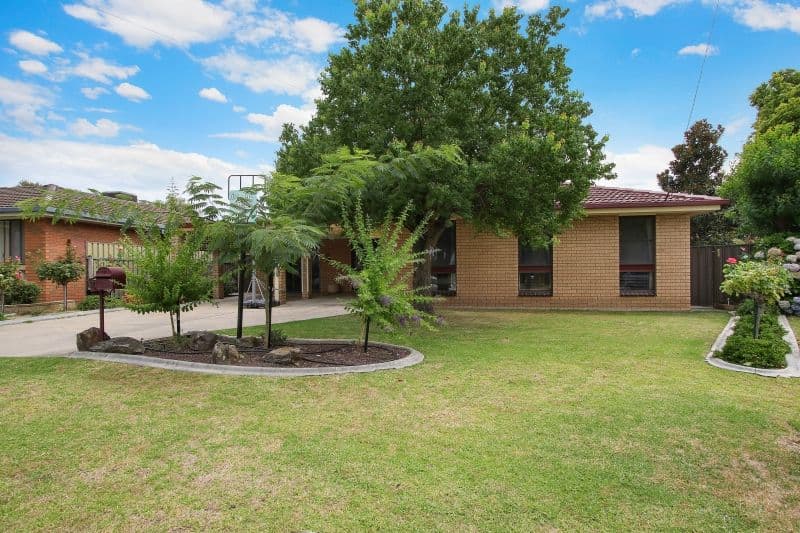 572 Iluka Crescent, Lavington - Image 1