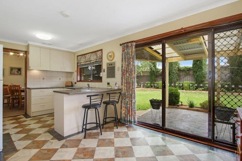 572 Iluka Crescent, Lavington - Thumbnail 2