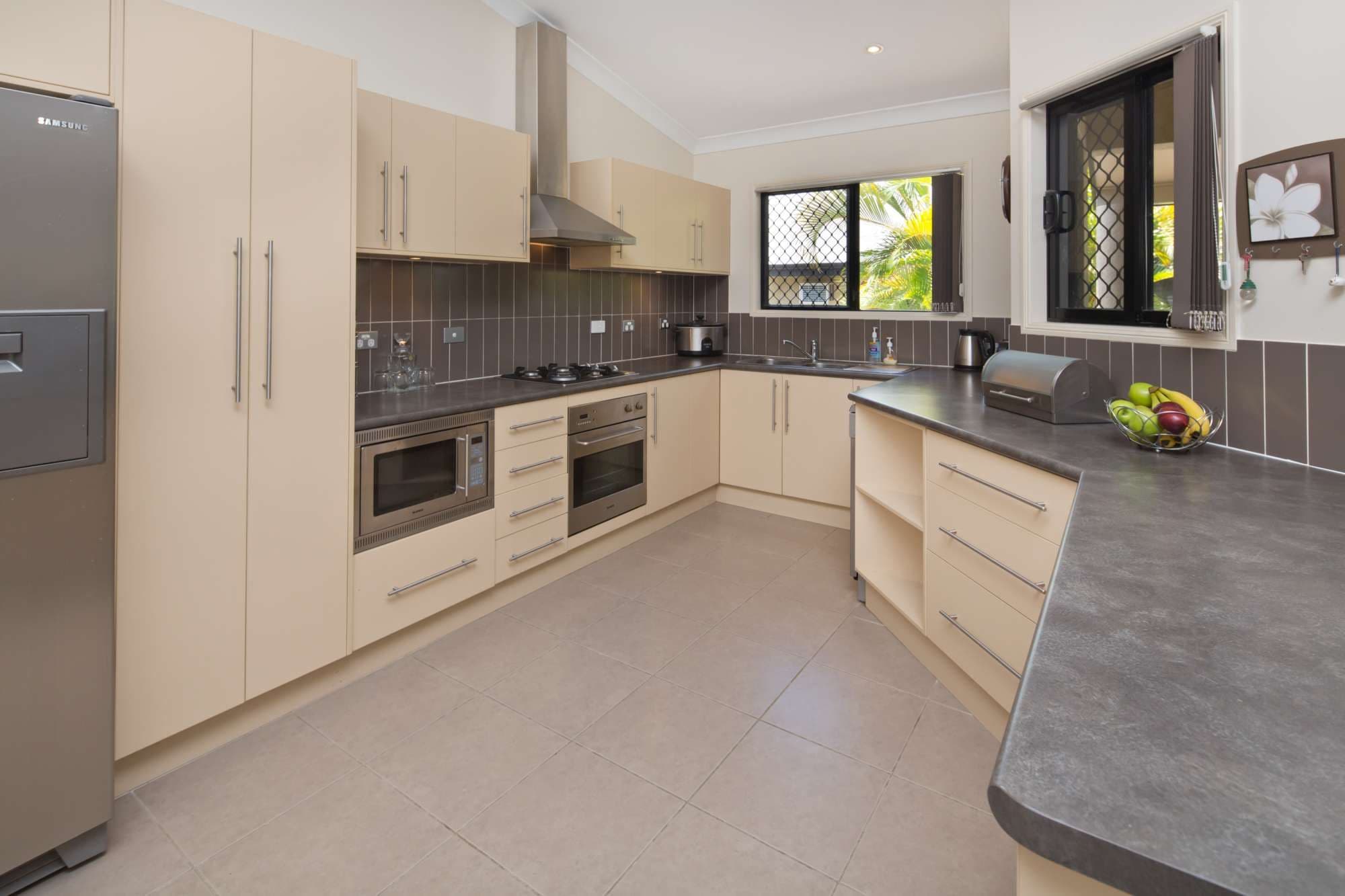 11 Fuji Court, MOUNT LOUISA QLD 4814, Mount Louisa - Thumbnail 2