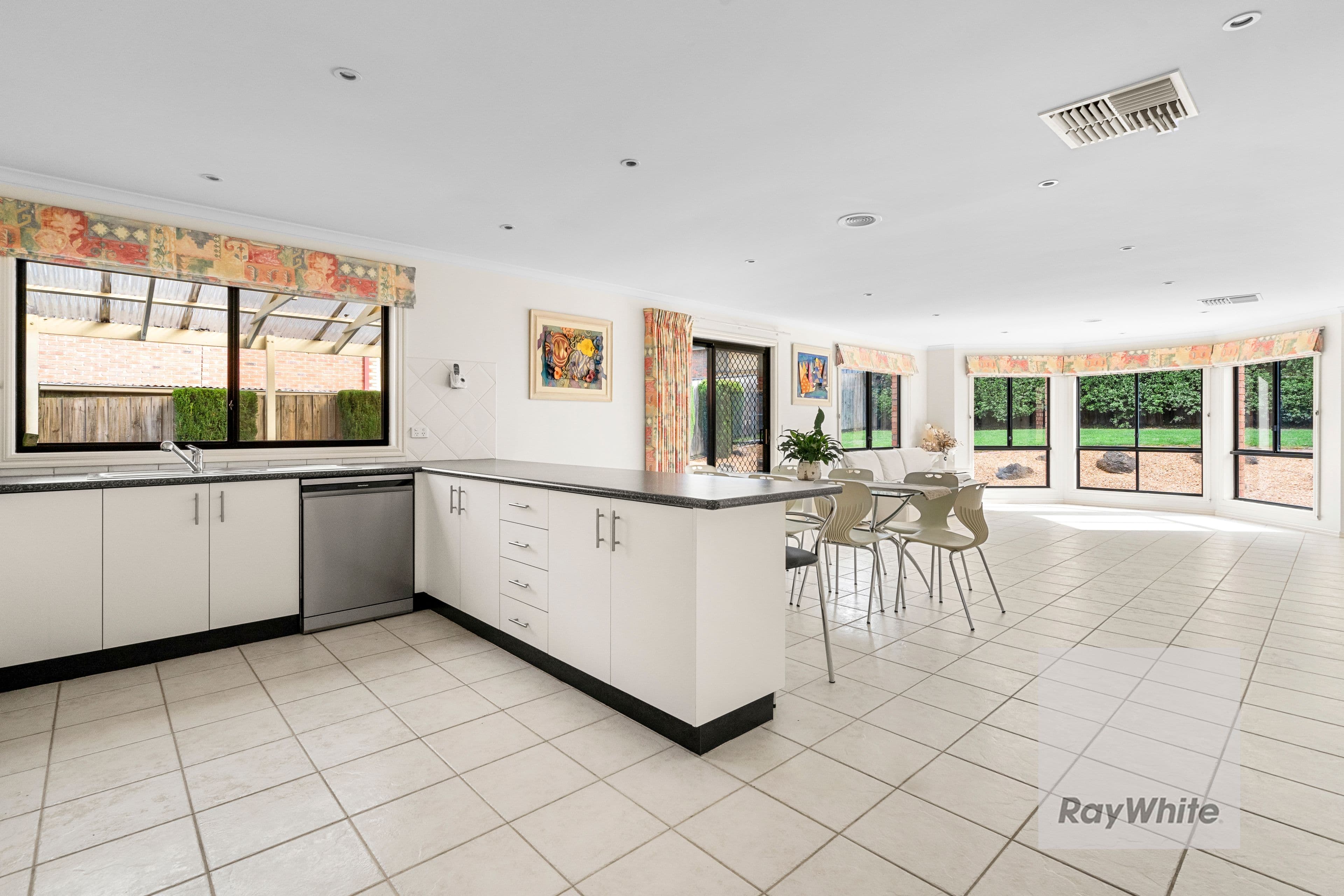 13 Peppermint Walk, South Morang VIC 3752, South Morang - Thumbnail 4