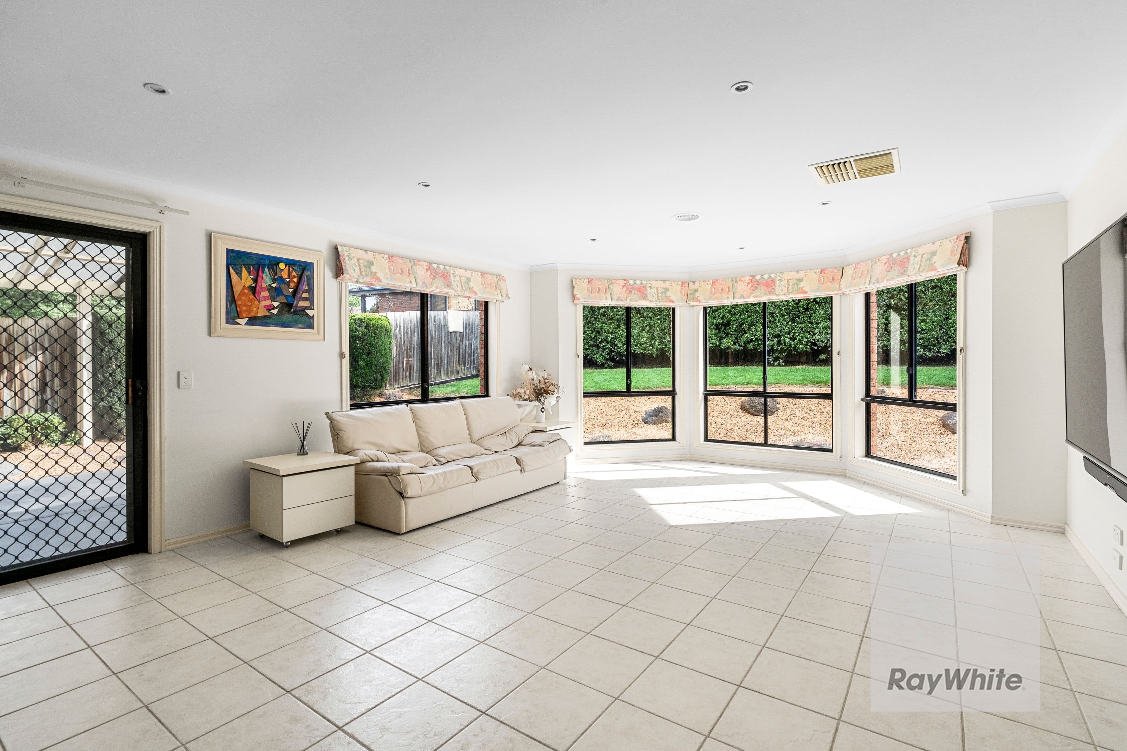13 Peppermint Walk, South Morang VIC 3752, South Morang - Thumbnail 5