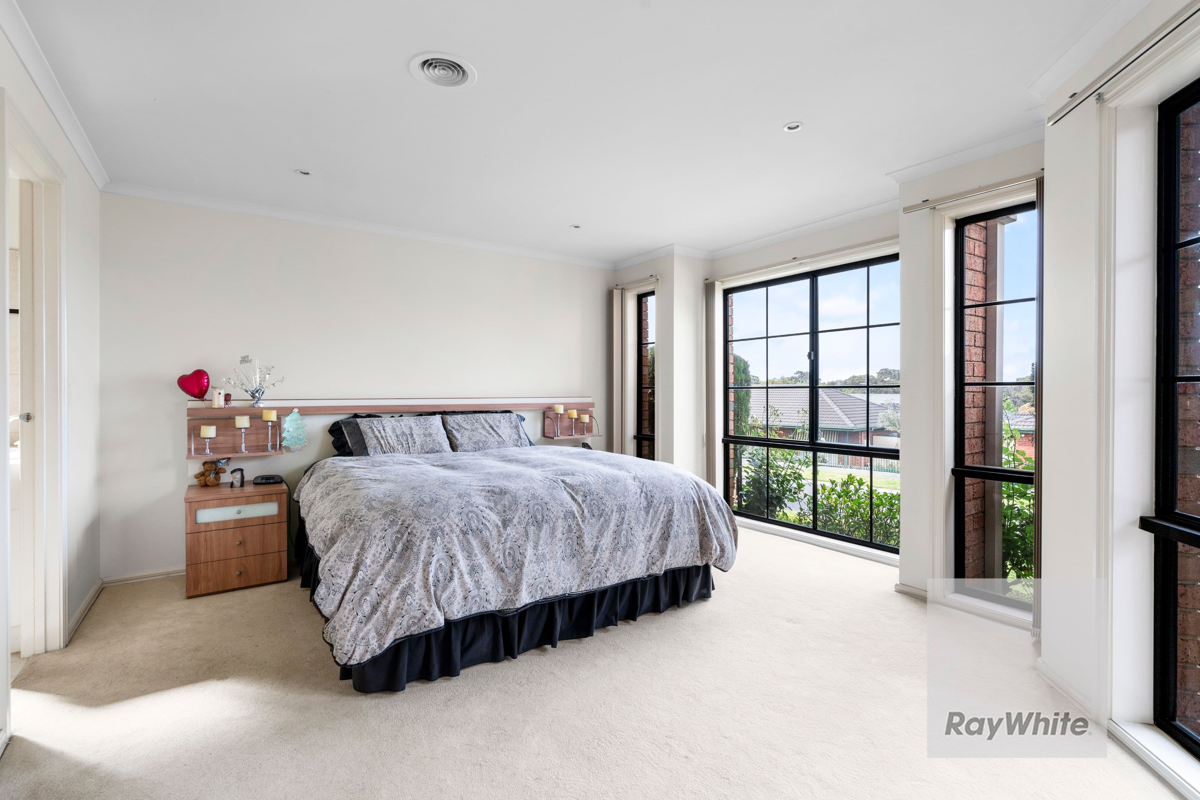 13 Peppermint Walk, South Morang VIC 3752, South Morang - Thumbnail 7