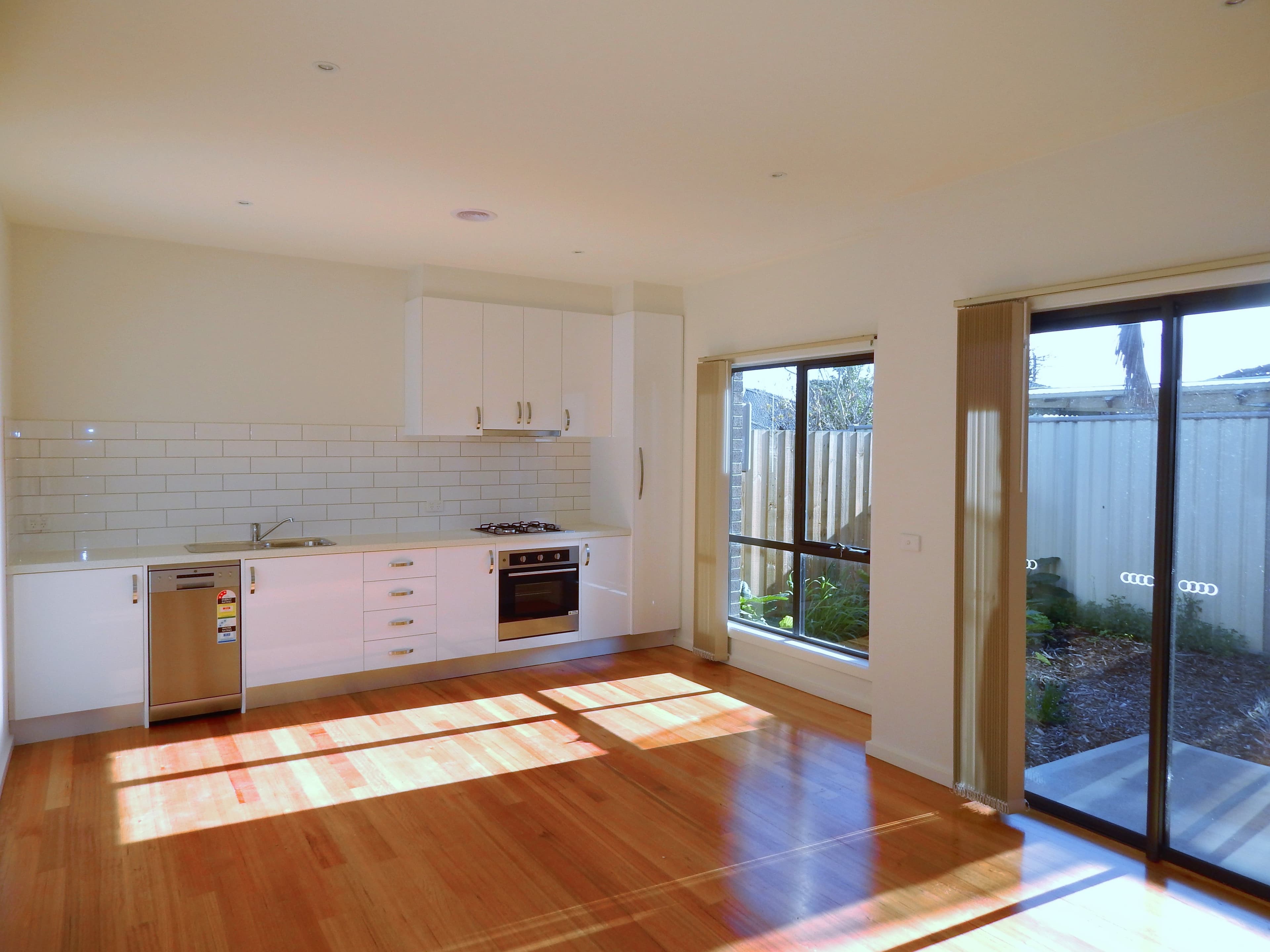 67 Dundee Street, Reservoir VIC 3073, Reservoir - Thumbnail 3