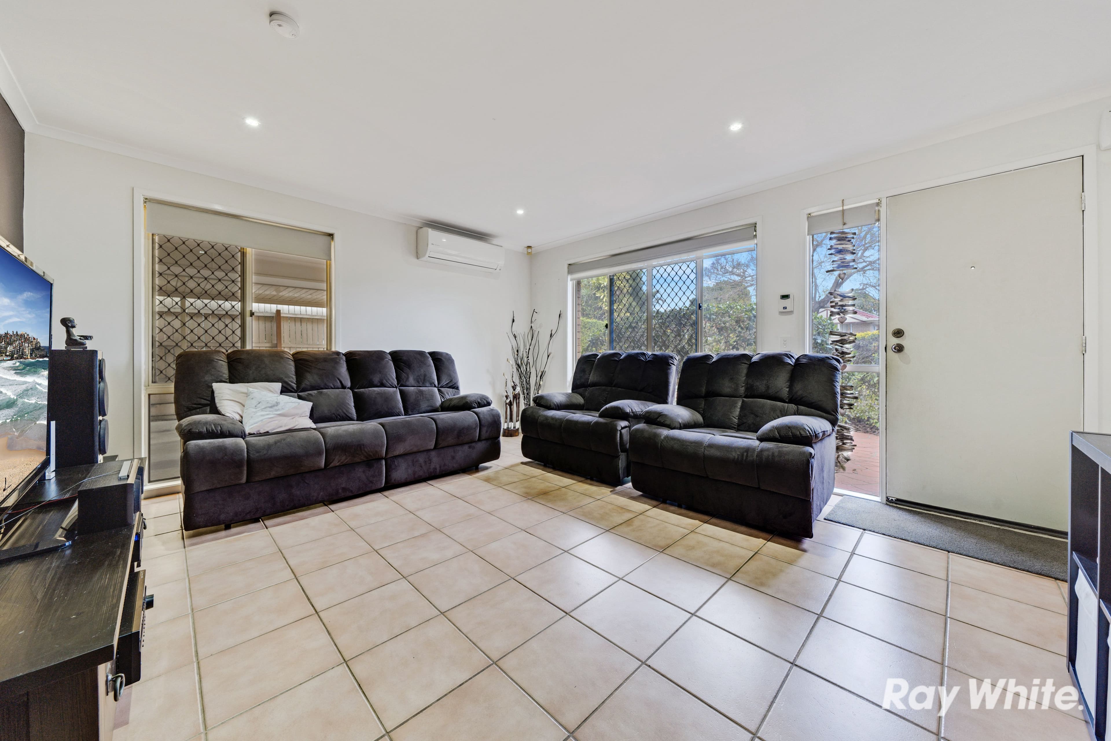 54 Bottlebrush Drive, Regents Park QLD 4118, Regents Park - Thumbnail 3