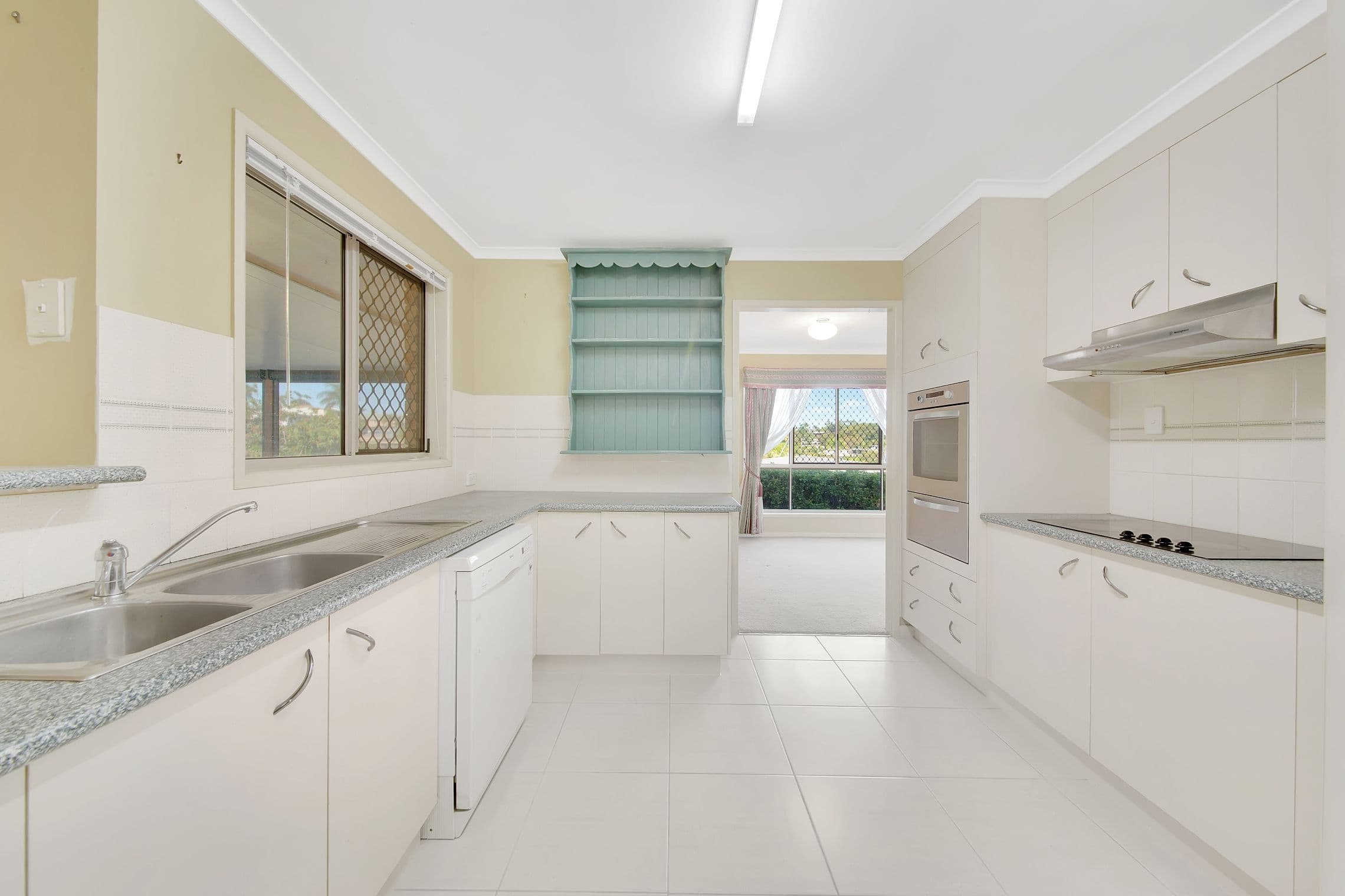 8 Pleasant Avenue, Tannum Sands QLD 4680, Tannum Sands - Thumbnail 3
