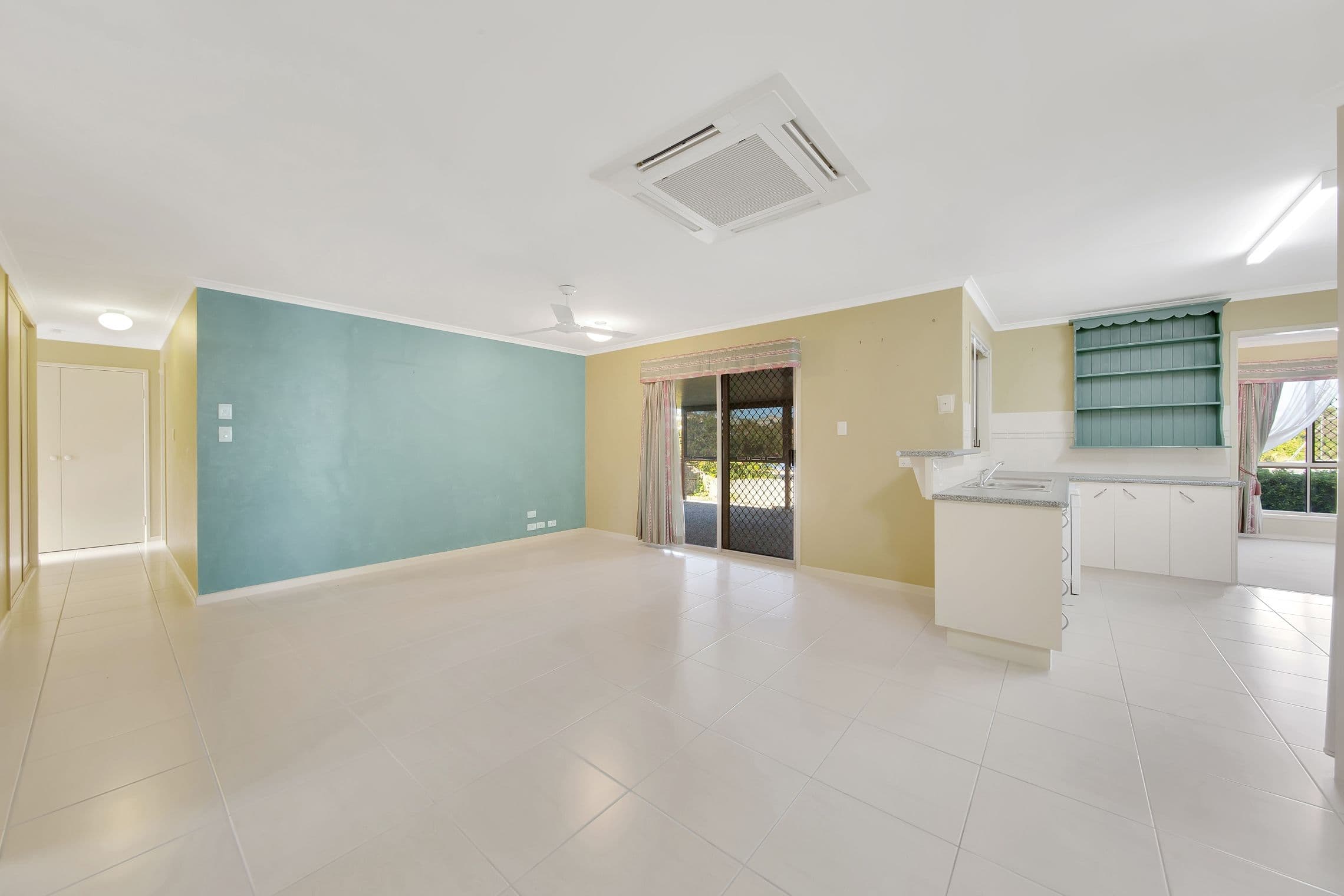 8 Pleasant Avenue, Tannum Sands QLD 4680, Tannum Sands - Thumbnail 4