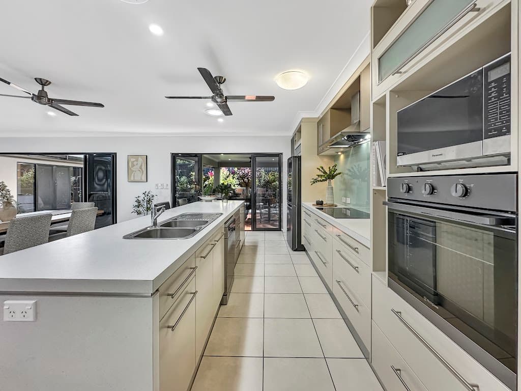 16 Norfolk Circuit, Redlynch, QLD, 4870, Redlynch - Thumbnail 5