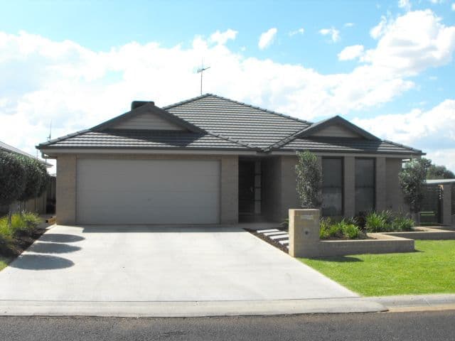 6 Mossgiel Close, PARKES NSW 2870, Parkes - Image 1