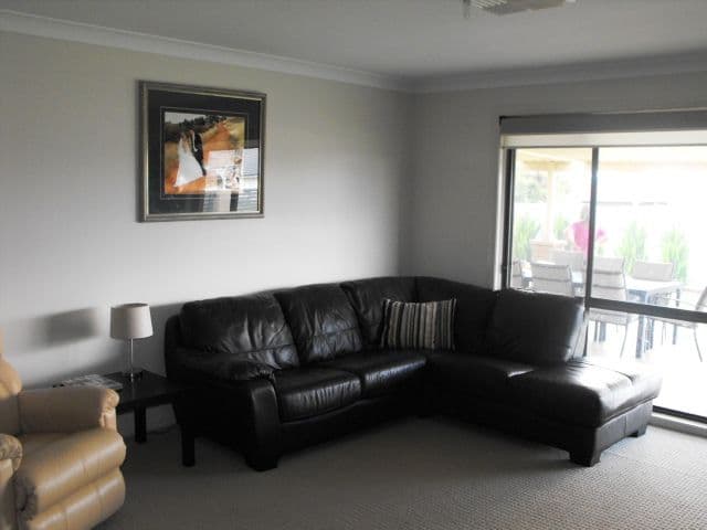6 Mossgiel Close, PARKES NSW 2870, Parkes - Thumbnail 2
