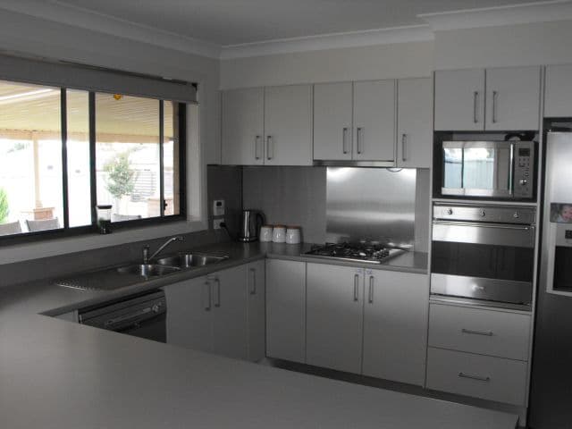 6 Mossgiel Close, PARKES NSW 2870, Parkes - Thumbnail 3
