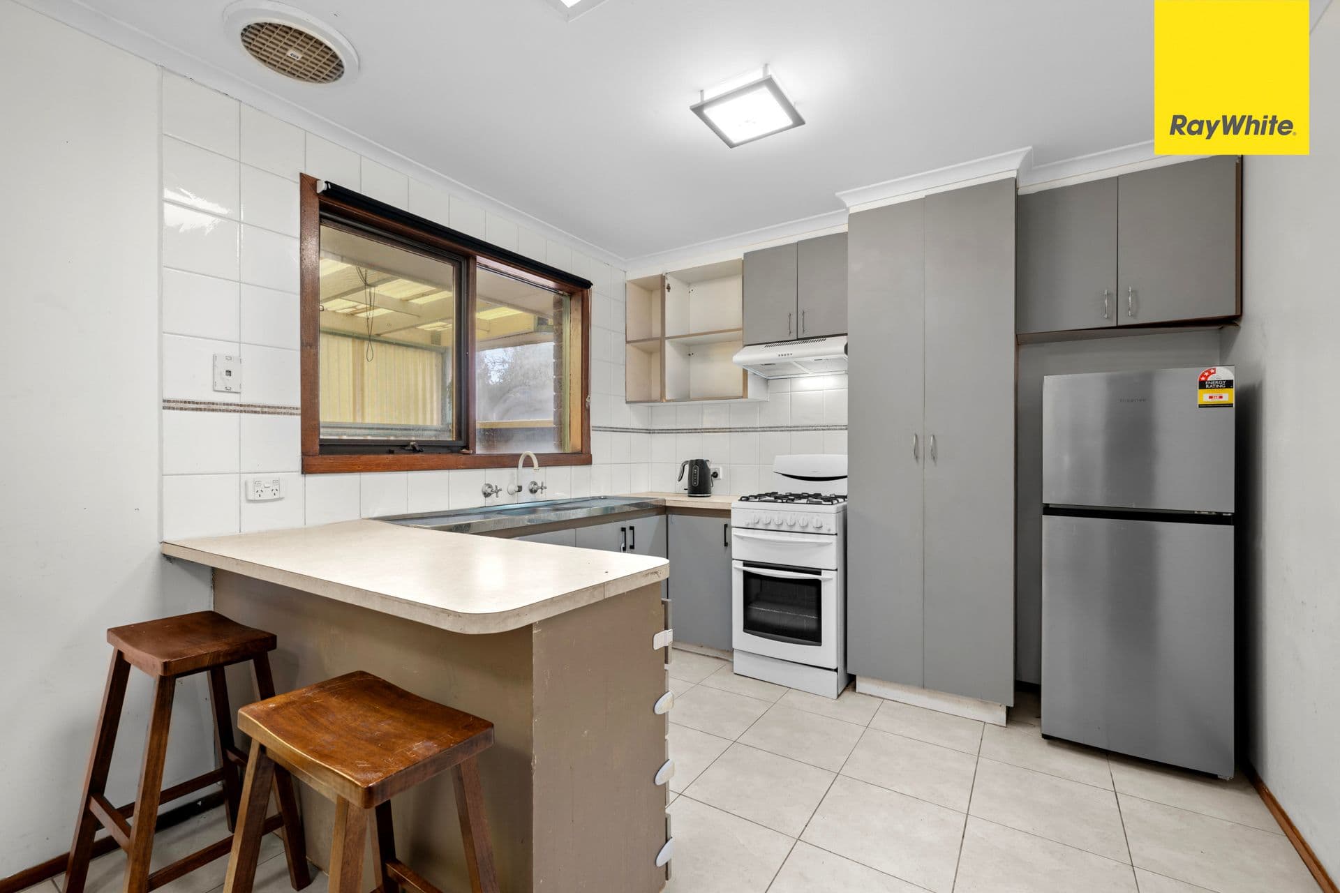 34 Hume Avenue, Melton South VIC 3338, Melton South - Thumbnail 3