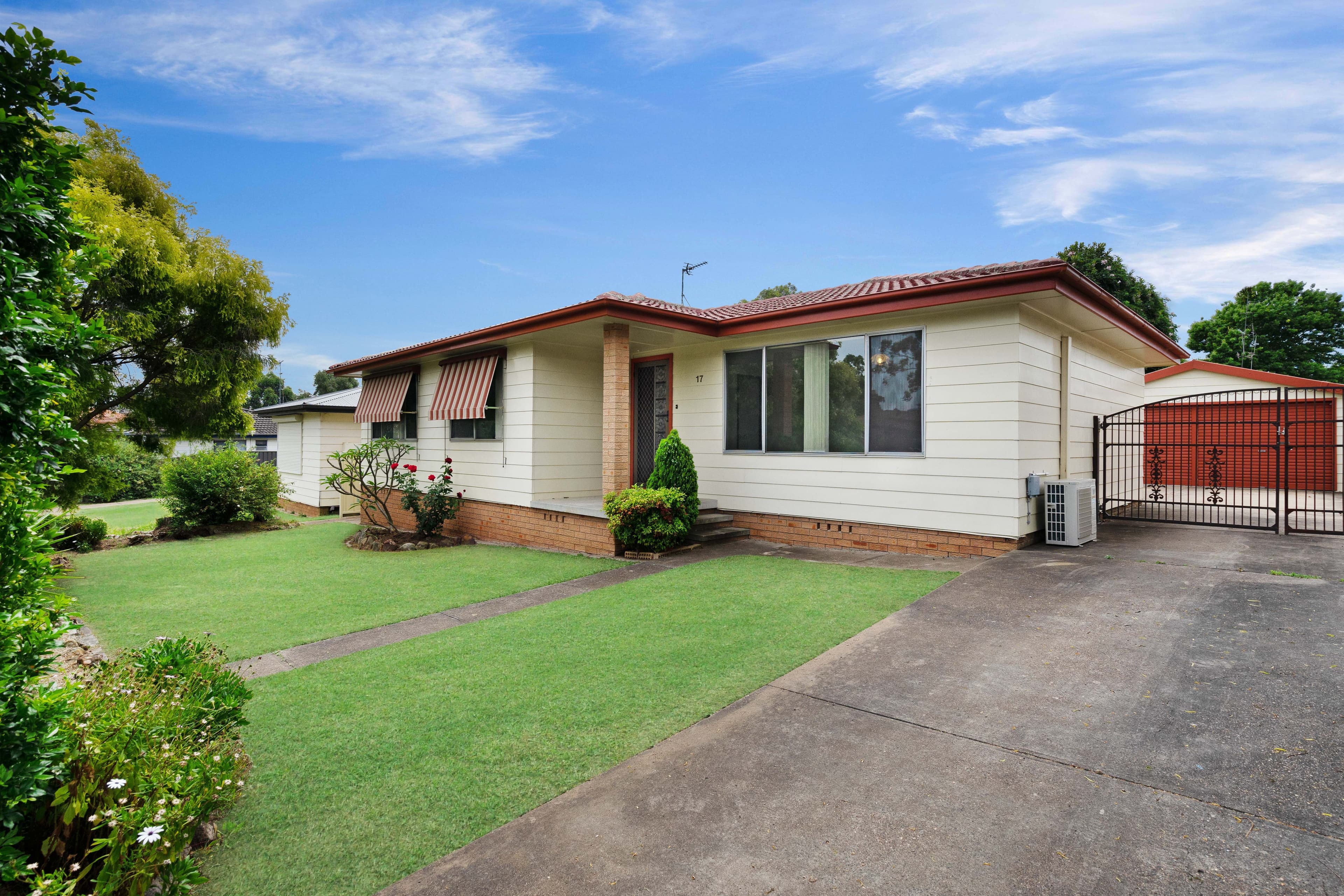 17 Valentia Parade, Tenambit - Image 1