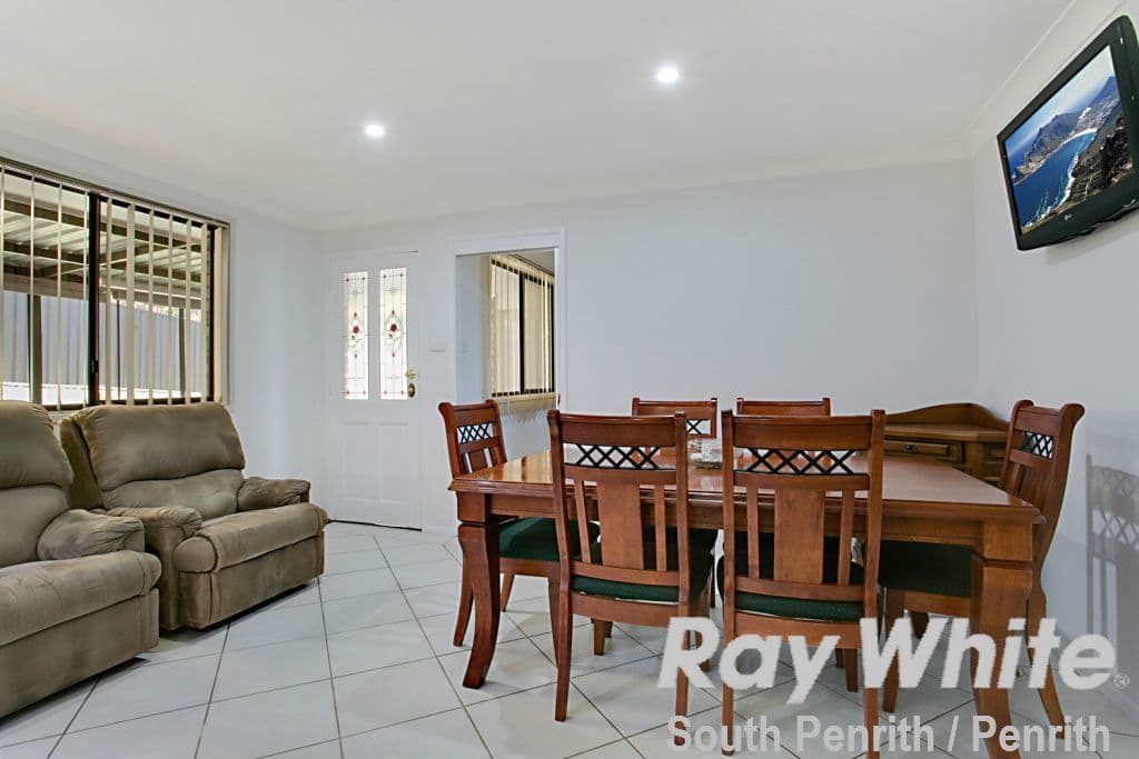 6 Pinetree Avenue, Cranebrook - Thumbnail 5