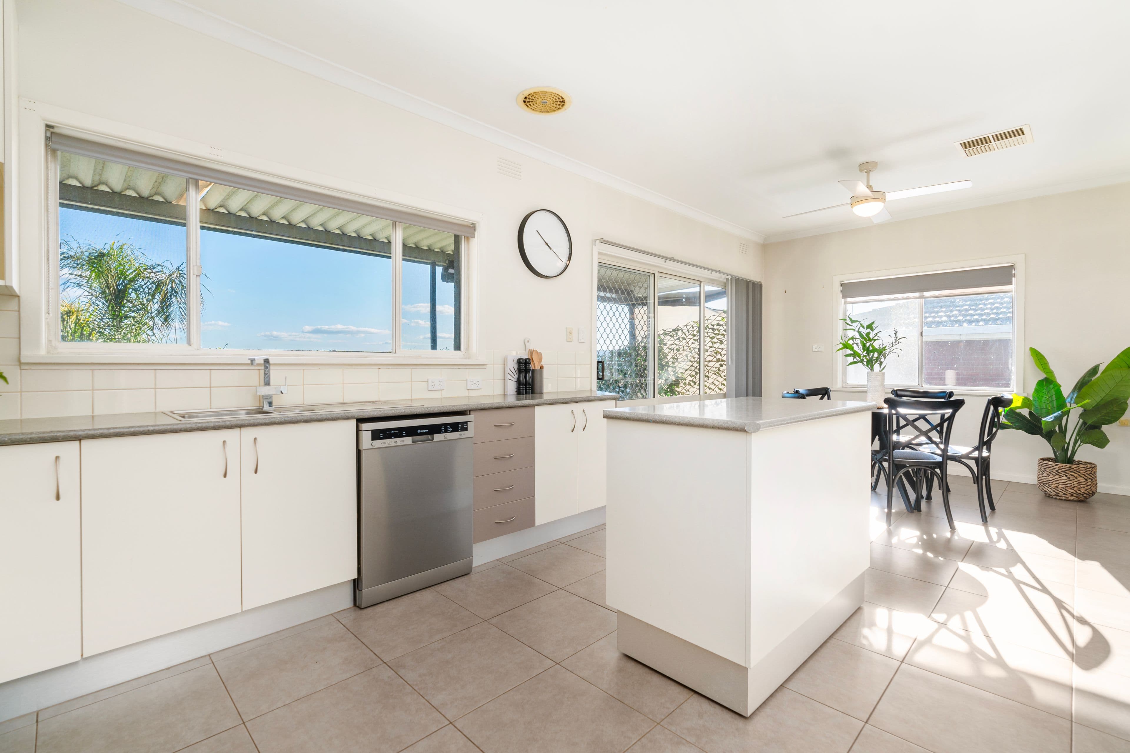 305 Highview Crescent, Lavington NSW 2641, Lavington - Thumbnail 3
