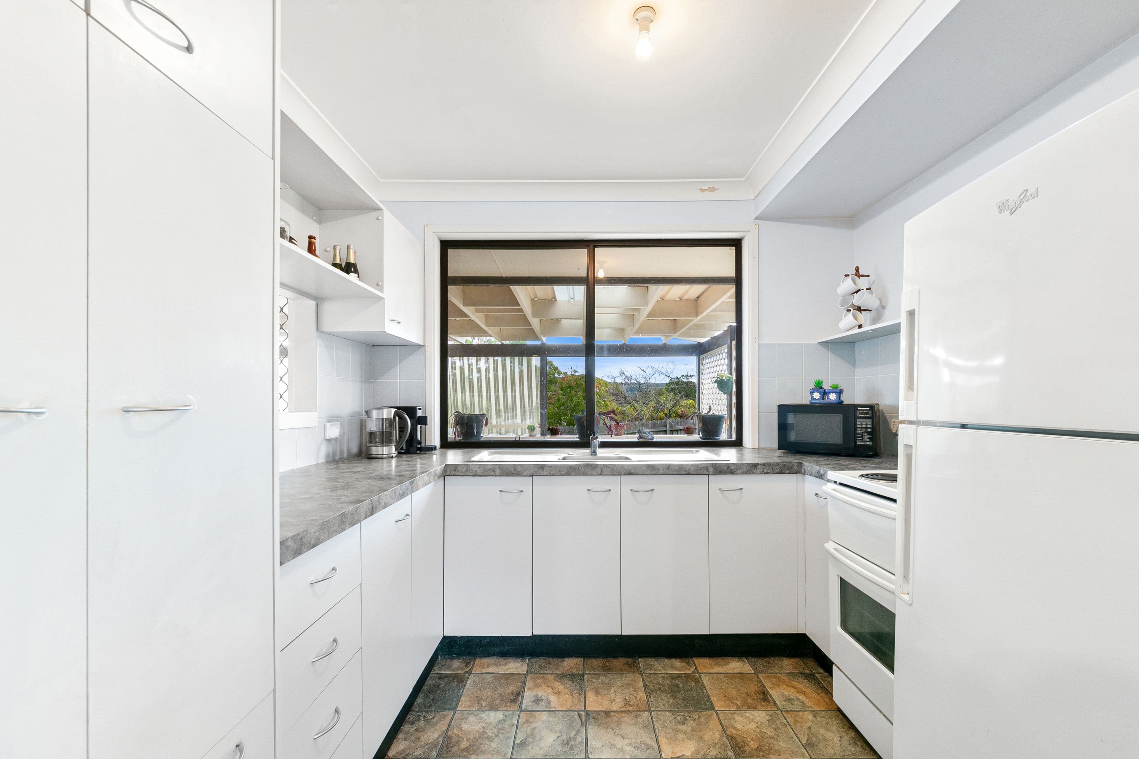 137 Cresthaven Avenue, Bateau Bay NSW 2261, Bateau Bay - Thumbnail 2