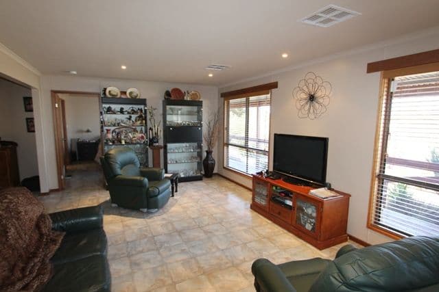 17-19 McKenzie Street, COWELL SA 5602, Cowell - Thumbnail 3