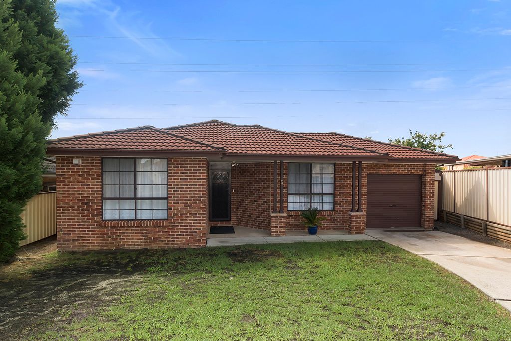 5 Carina Avenue, Hinchinbrook - Image 1