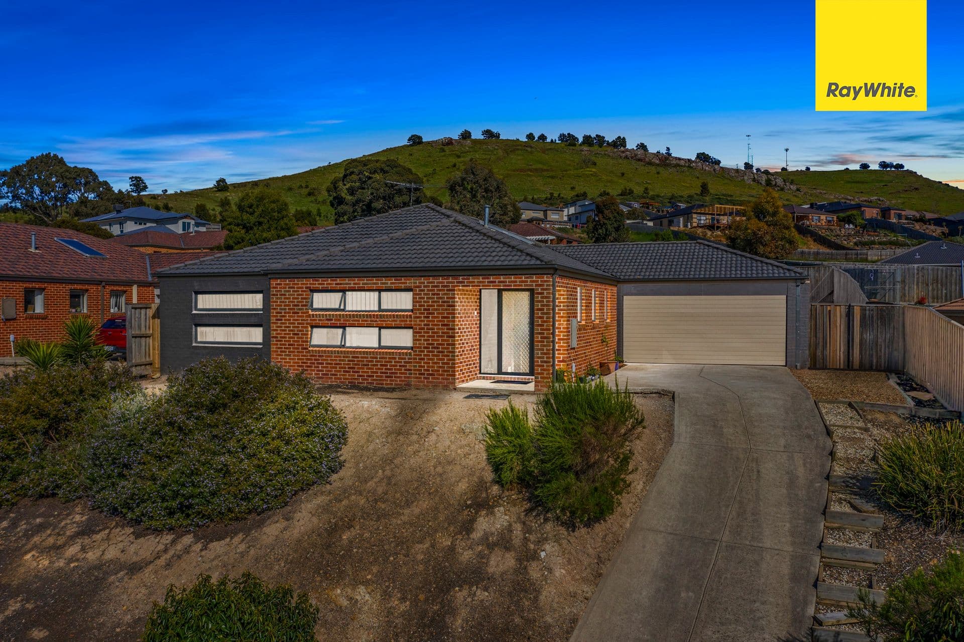 136 Phillip Drive, Sunbury VIC 3429, Sunbury - Thumbnail 2
