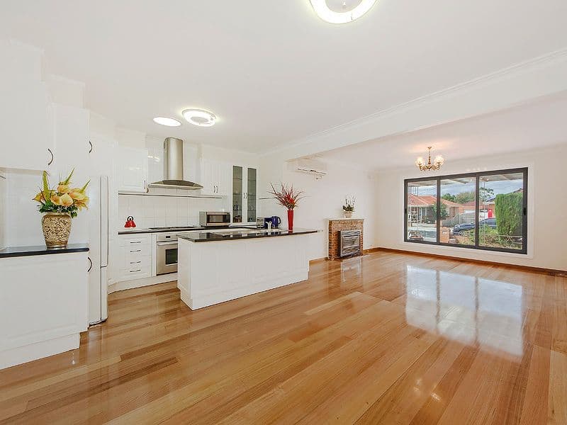 59 Stradbroke Drive, ST ALBANS VIC 3021, St Albans - Thumbnail 2
