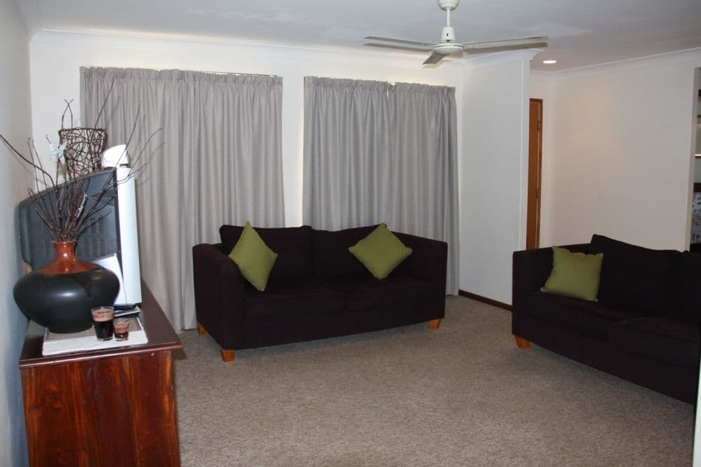 19 Curtis Avenue, BOYNE ISLAND QLD 4680, Boyne Island - Thumbnail 2