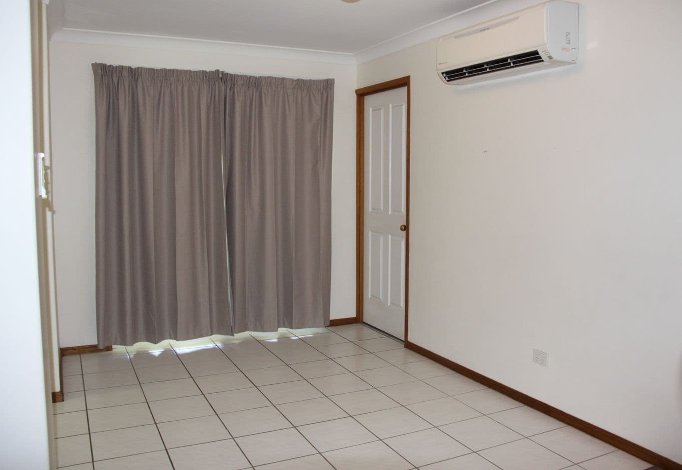 19 Curtis Avenue, BOYNE ISLAND QLD 4680, Boyne Island - Thumbnail 3