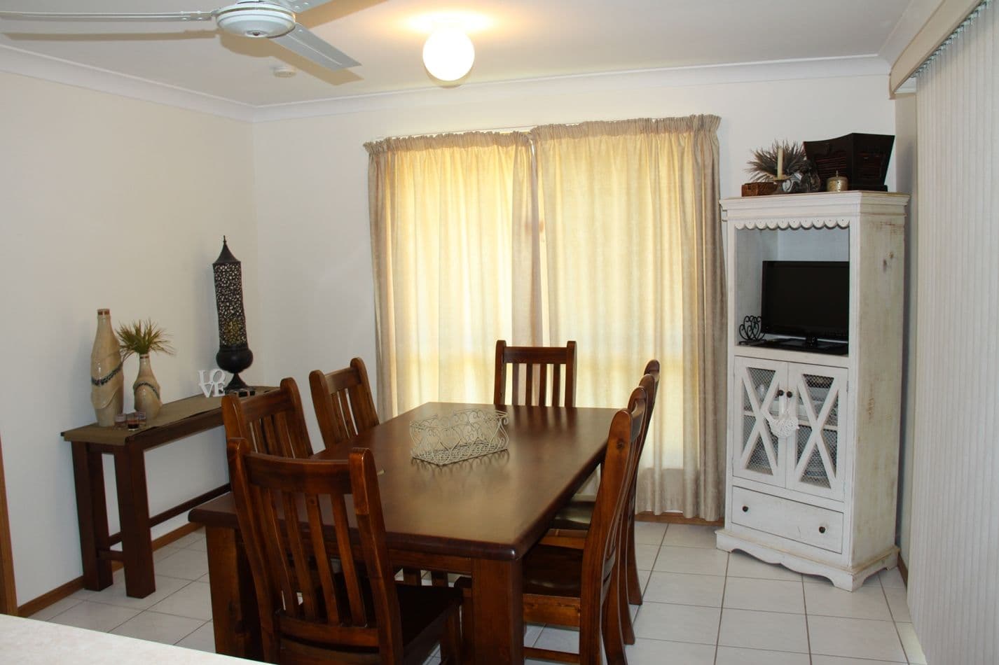 19 Curtis Avenue, BOYNE ISLAND QLD 4680, Boyne Island - Thumbnail 4