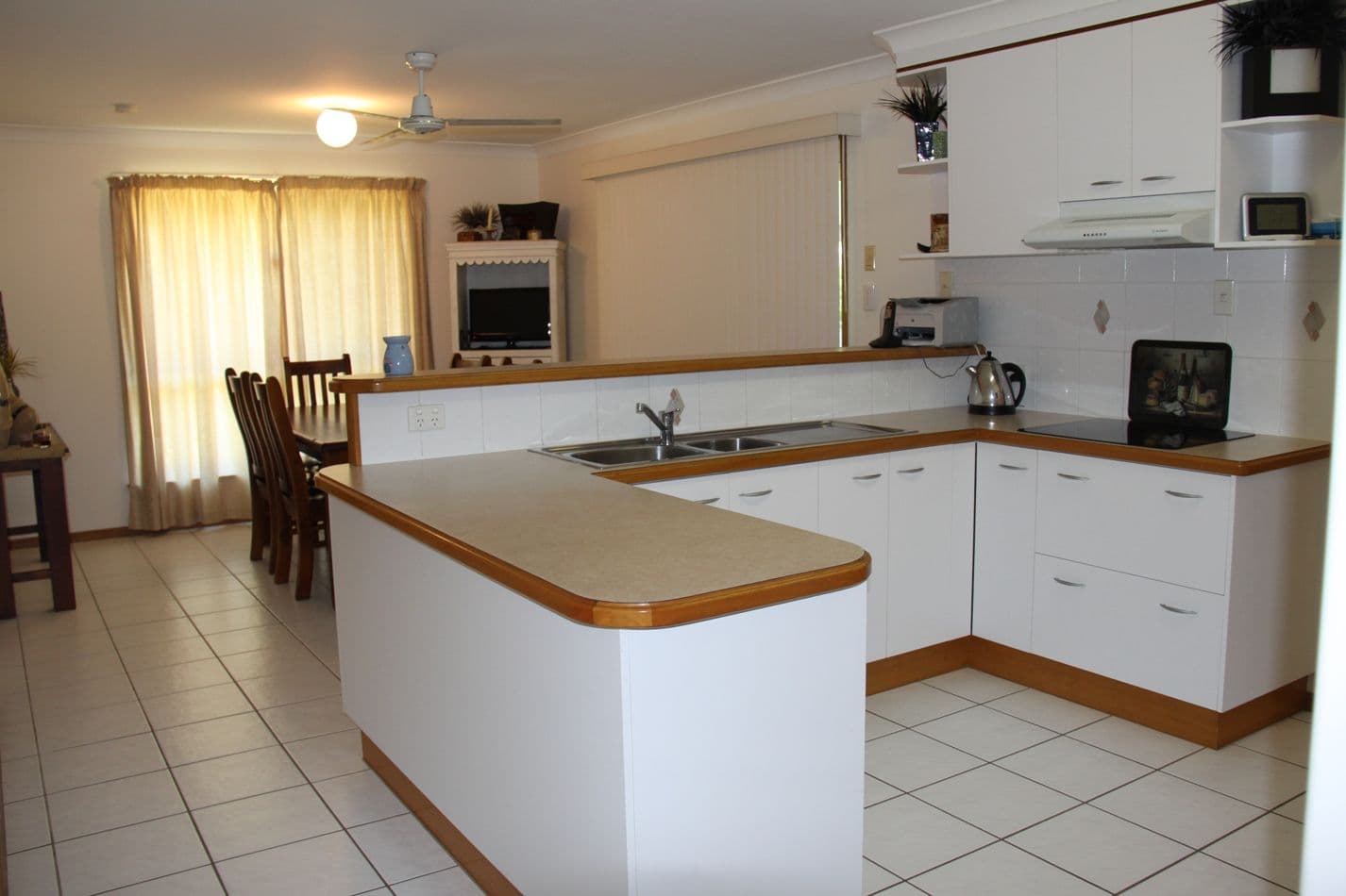 19 Curtis Avenue, BOYNE ISLAND QLD 4680, Boyne Island - Thumbnail 5