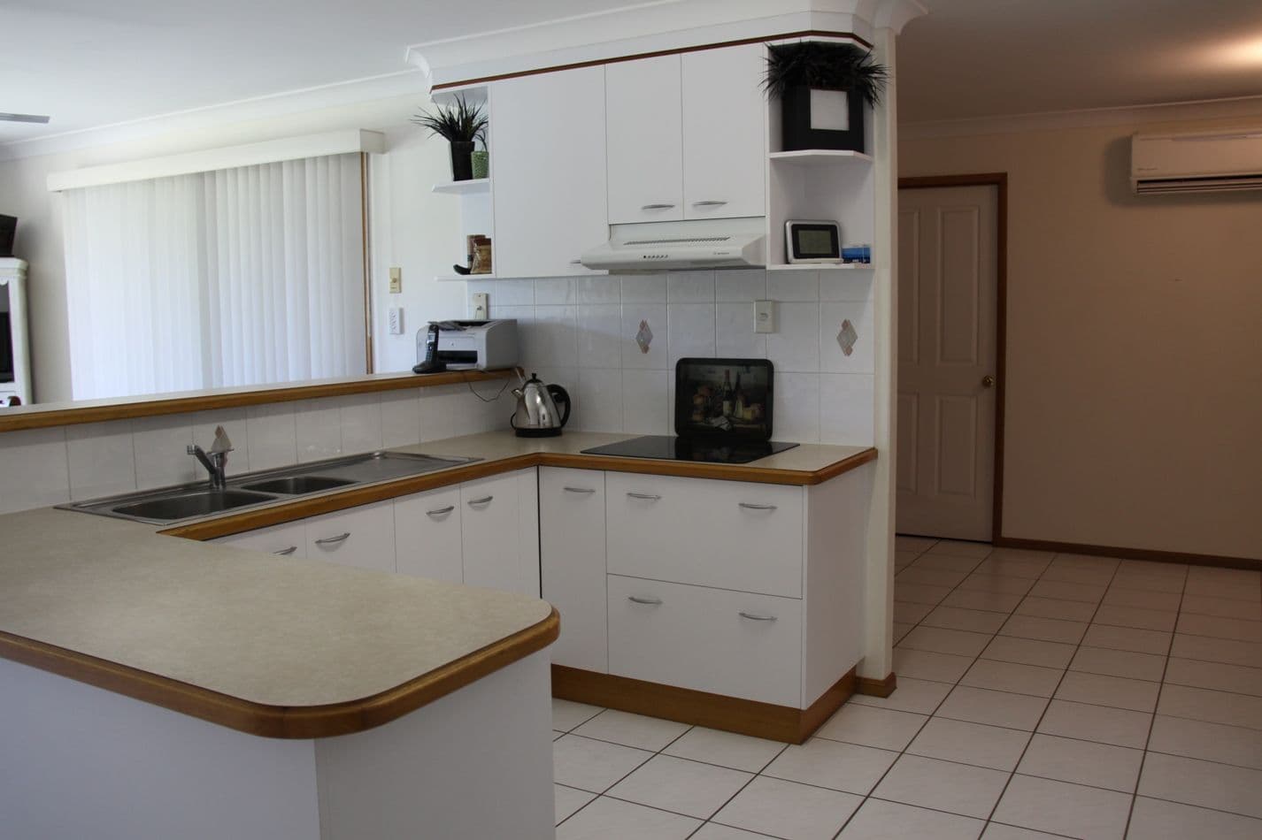 19 Curtis Avenue, BOYNE ISLAND QLD 4680, Boyne Island - Thumbnail 7