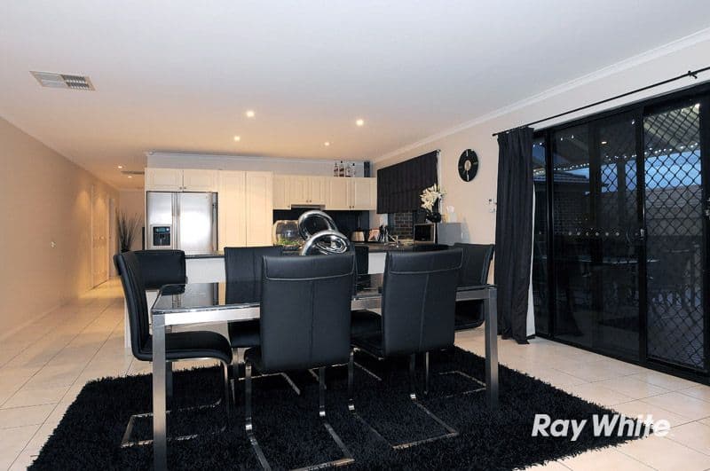 16 Greenbriar Way, CRANBOURNE WEST VIC 3977, Cranbourne West - Thumbnail 3