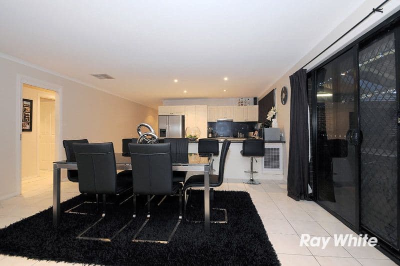 16 Greenbriar Way, CRANBOURNE WEST VIC 3977, Cranbourne West - Thumbnail 5
