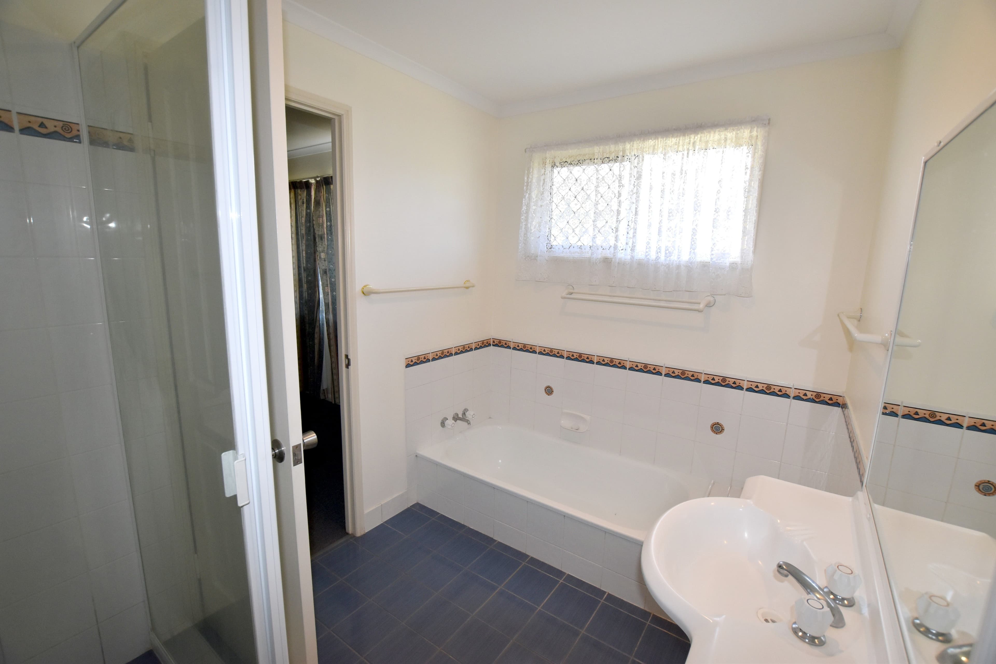102 Sun Valley Road, Kin Kora QLD 4680, Kin Kora - Thumbnail 4