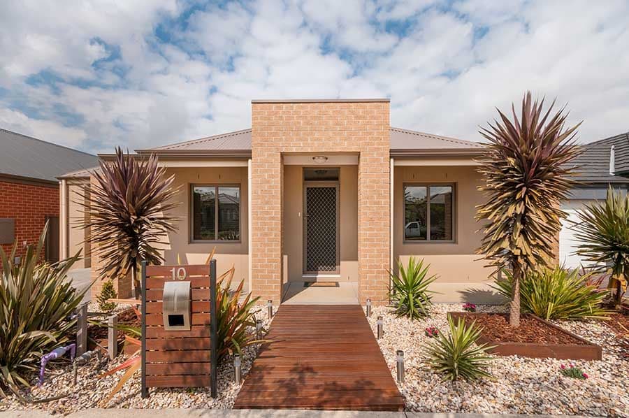 10 Clarendon Avenue, CRAIGIEBURN VIC 3064, Craigieburn - Image 1