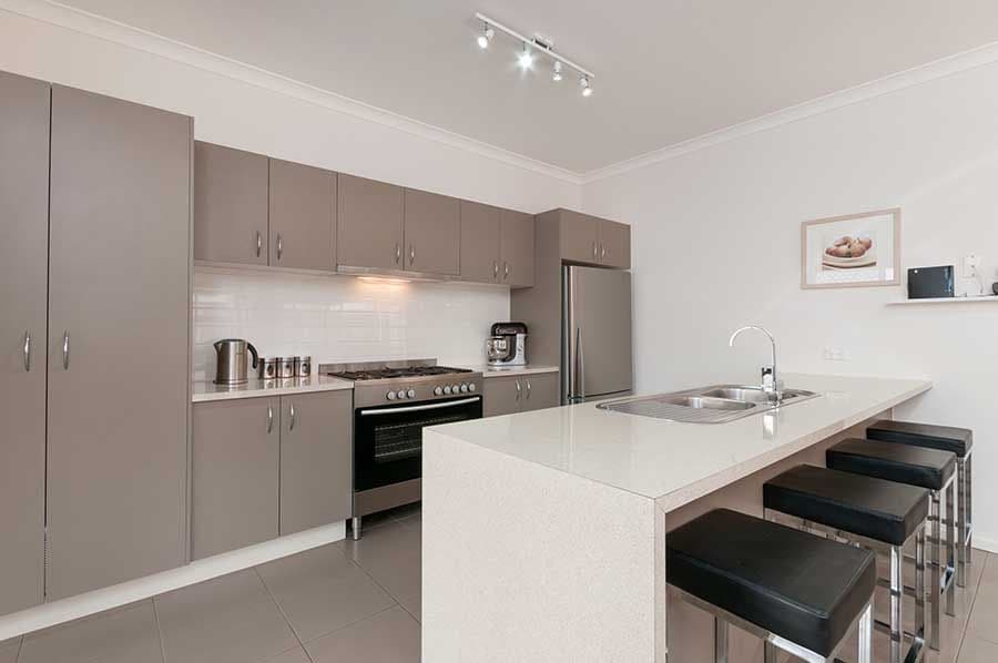 10 Clarendon Avenue, CRAIGIEBURN VIC 3064, Craigieburn - Thumbnail 2