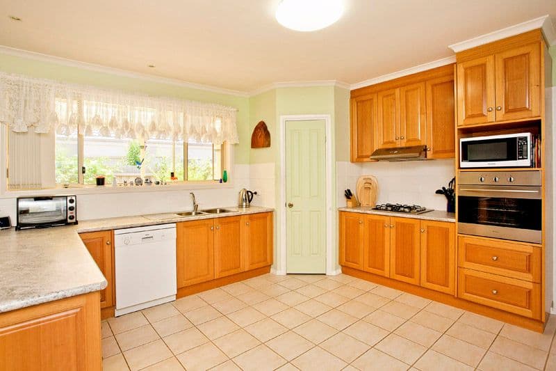 32 Burgundy Drive, WAURN PONDS VIC 3216, Waurn Ponds - Thumbnail 4