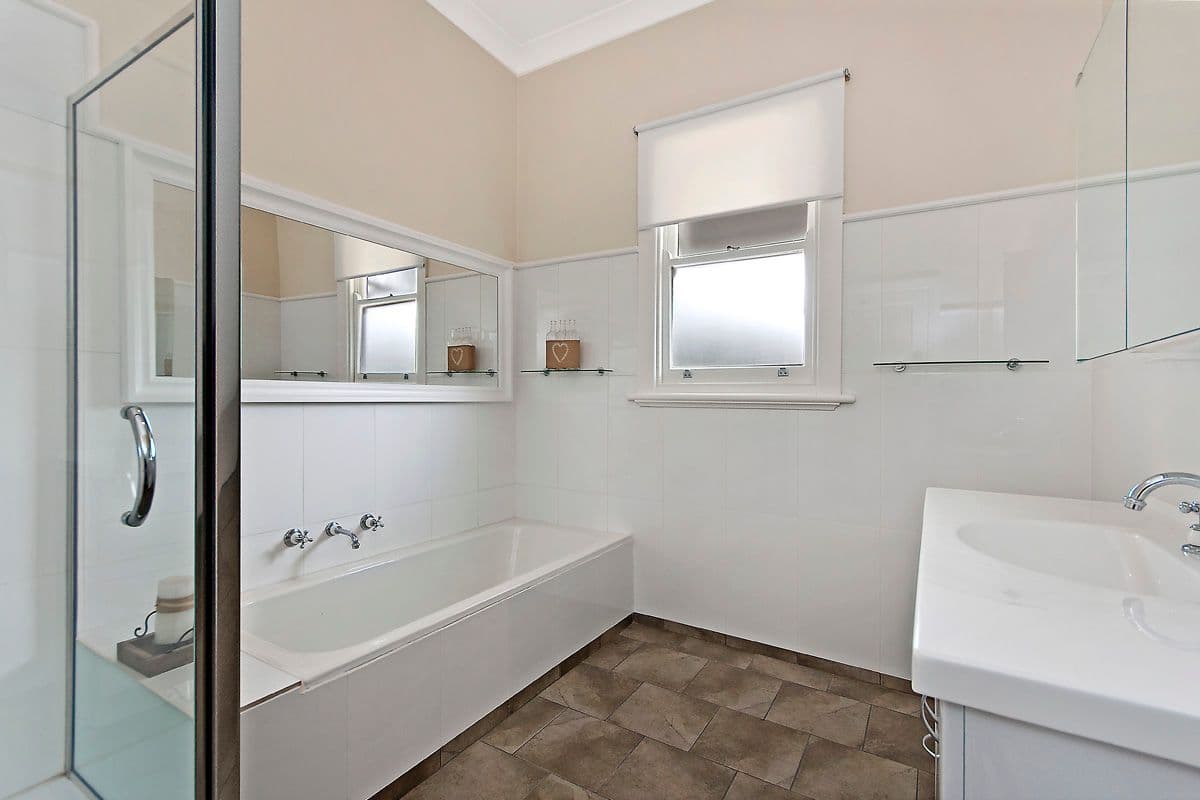1 Thompson Street, Hamilton VIC 3300, Hamilton - Thumbnail 6