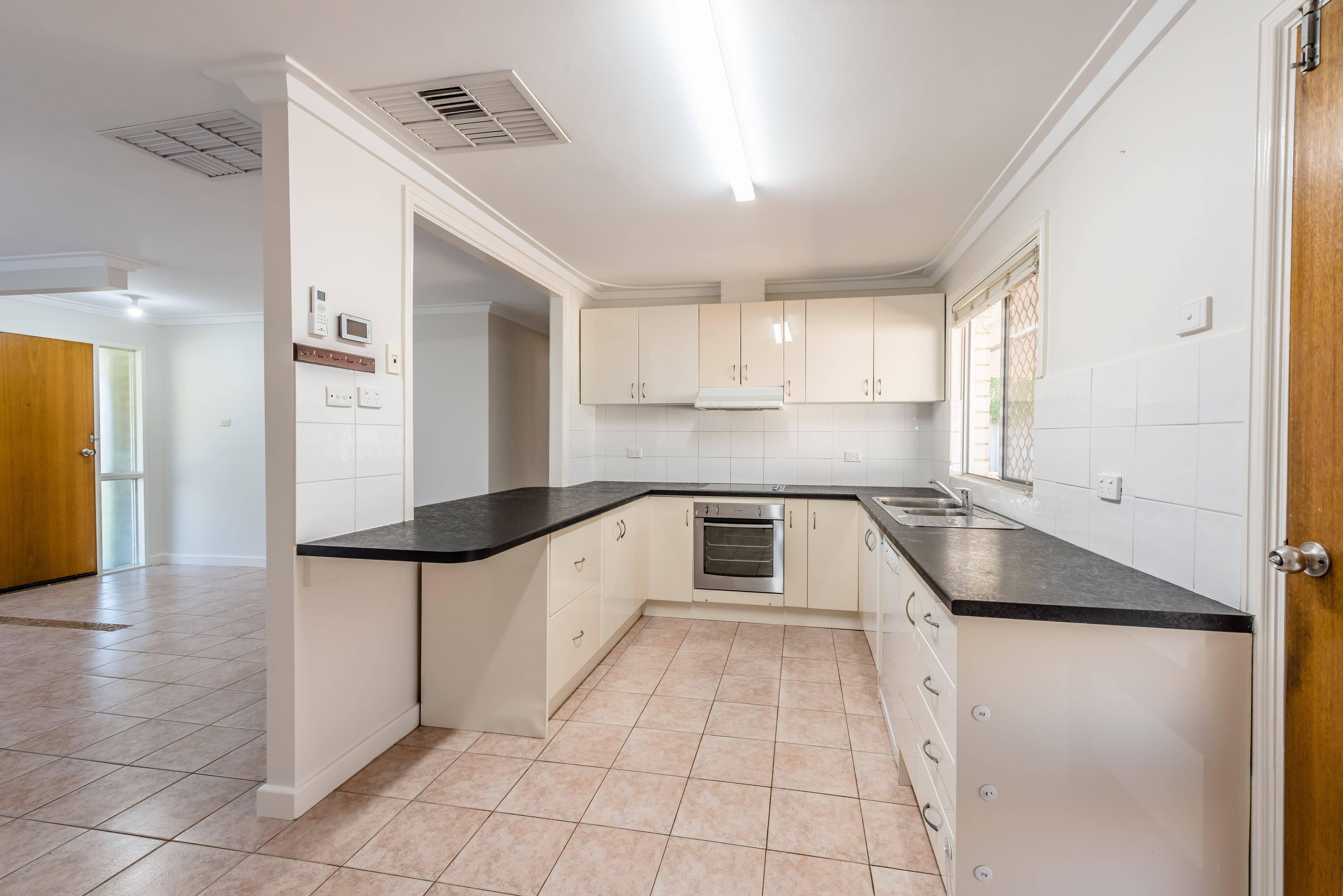 88 Ainsworth Street, Wonthella WA 6530, Wonthella - Thumbnail 5